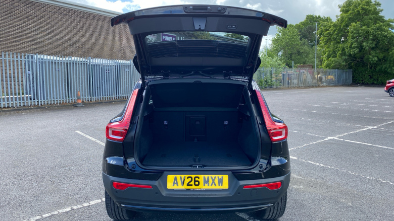 Volvo XC40 2.0 B4P Plus Black Edition 5dr Auto Petrol Estate